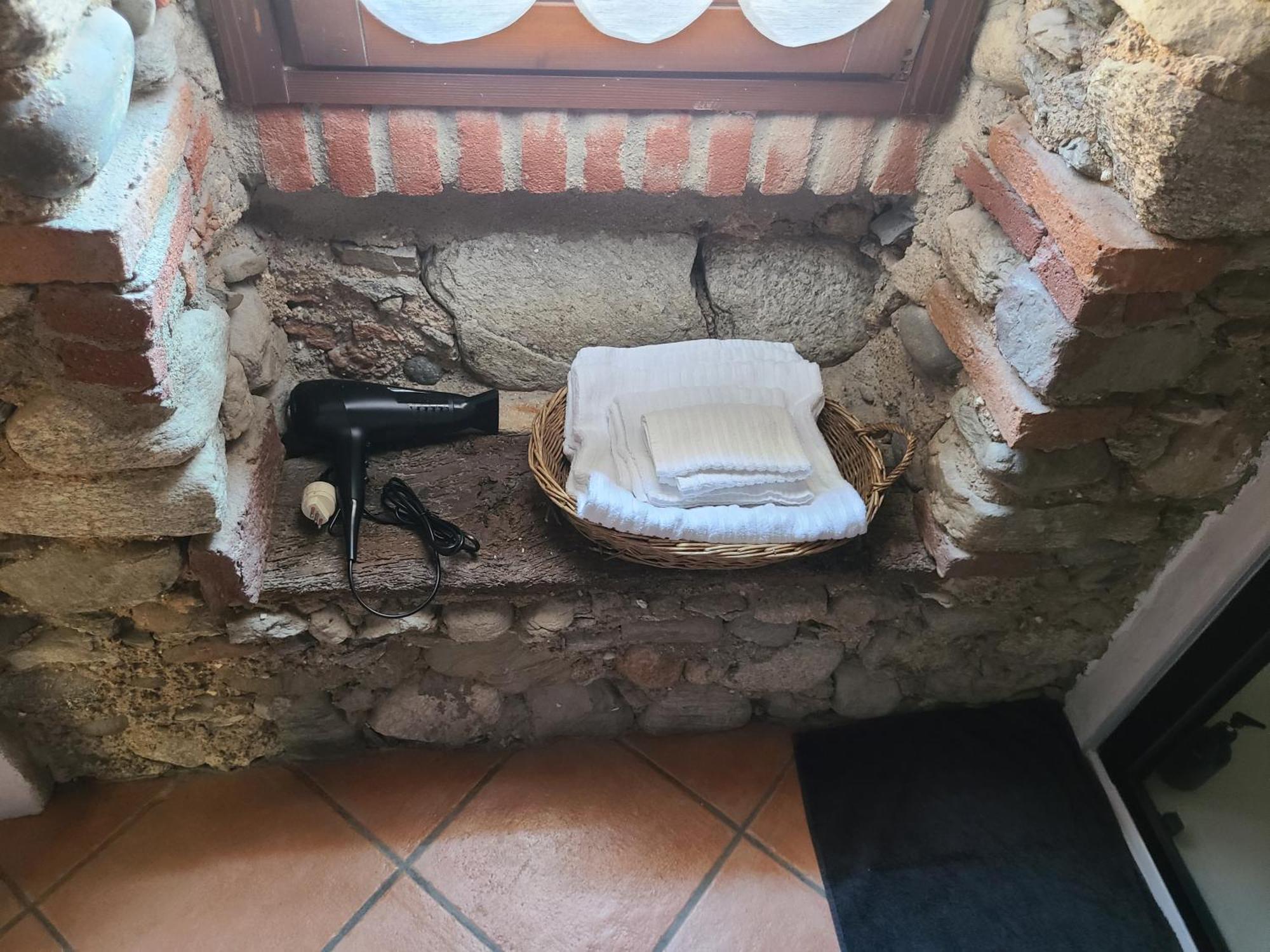 Robin'S Nest Ξενοδοχείο Paruzzaro Εξωτερικό φωτογραφία